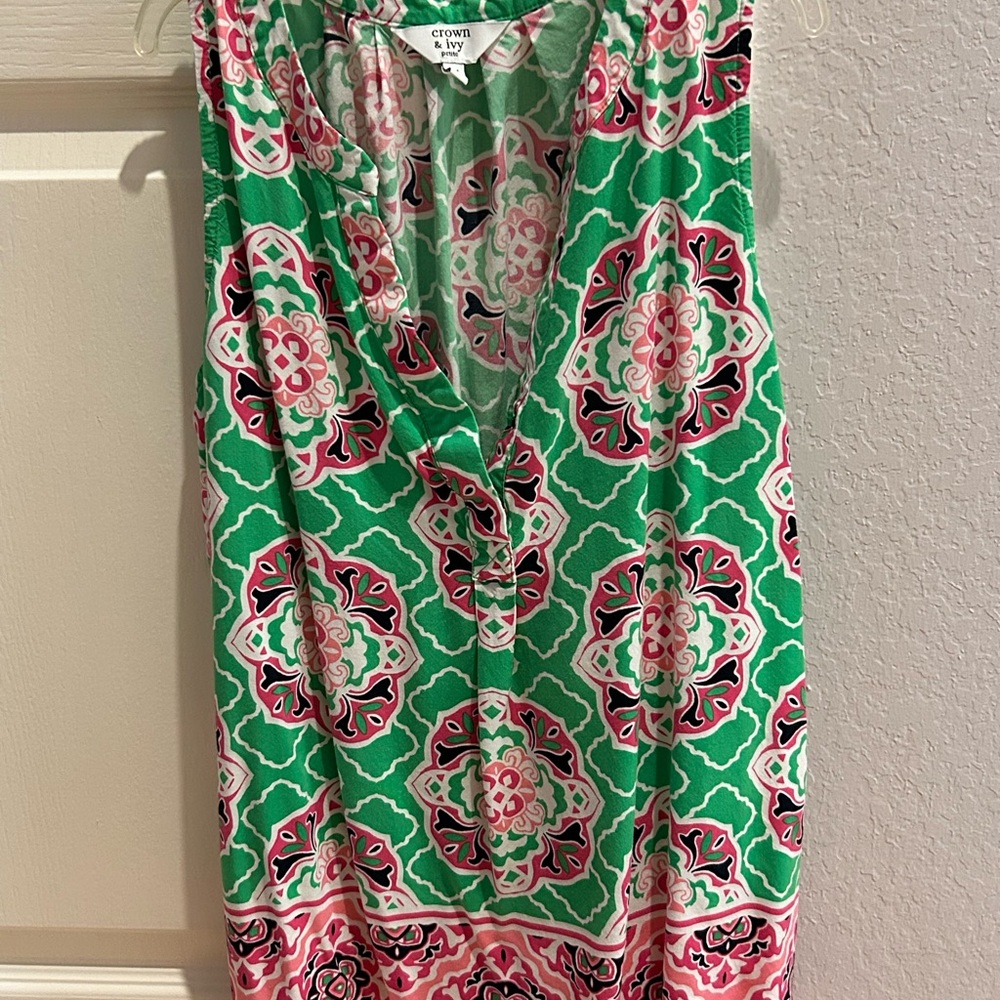 ⭐️ Crown & Ivy Green and Pink Patterned Top
